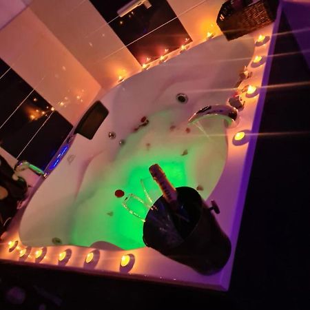 Karma Luxury Room Boekarest Buitenkant foto