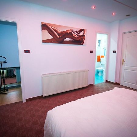 Karma Luxury Room Boekarest Buitenkant foto