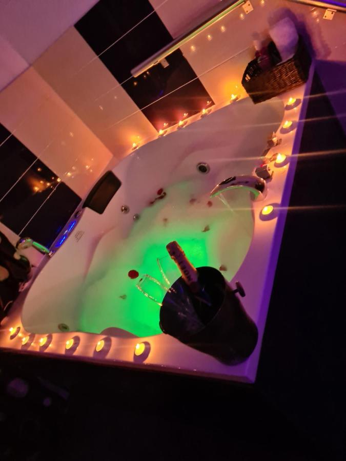 Karma Luxury Room Boekarest Buitenkant foto