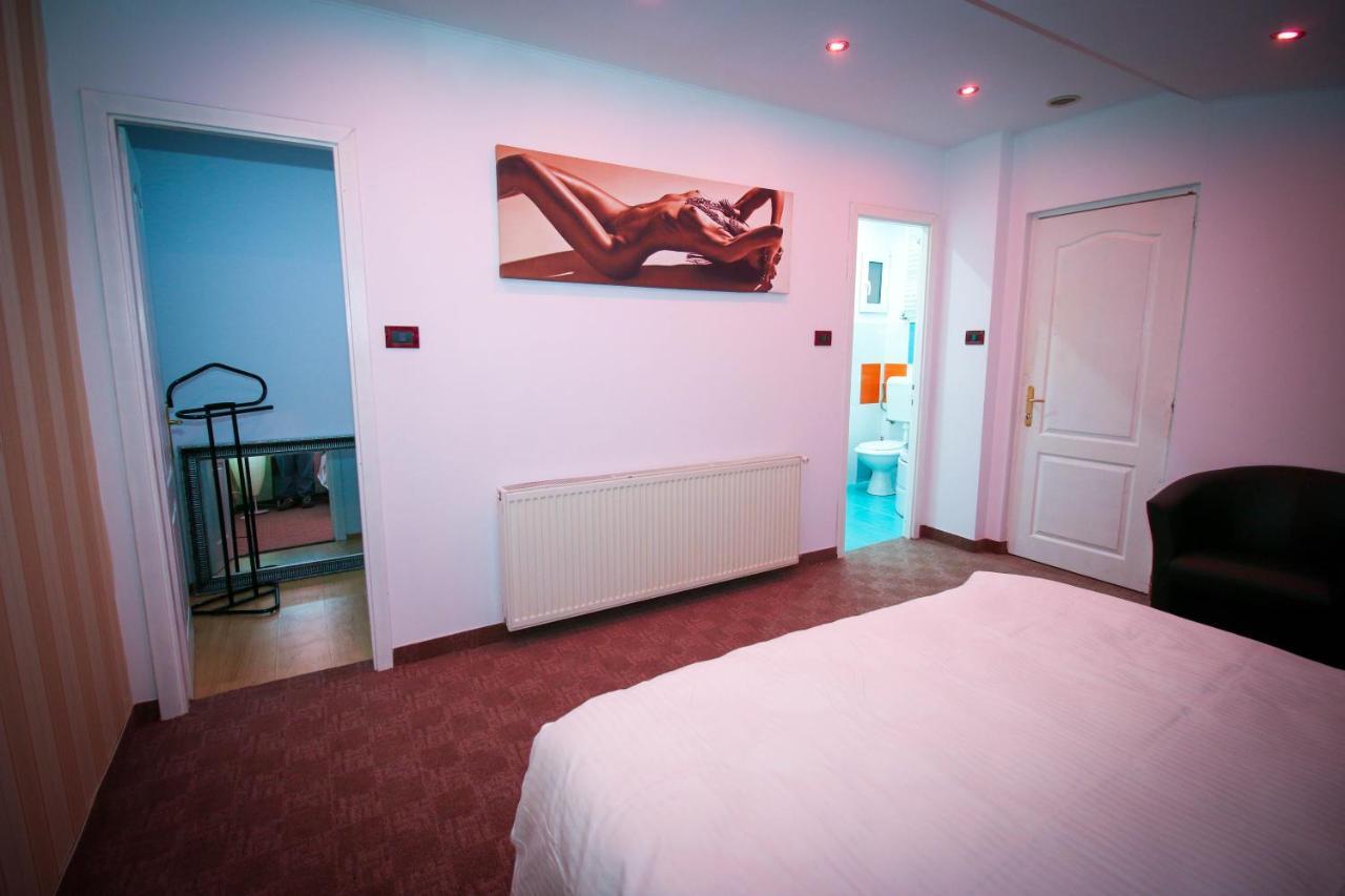 Karma Luxury Room Boekarest Buitenkant foto