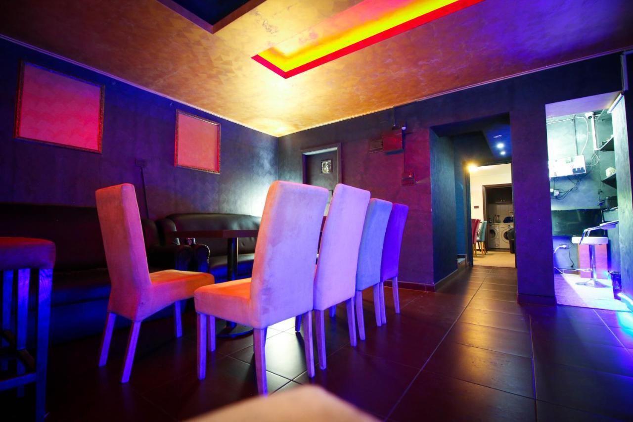 Karma Luxury Room Boekarest Buitenkant foto