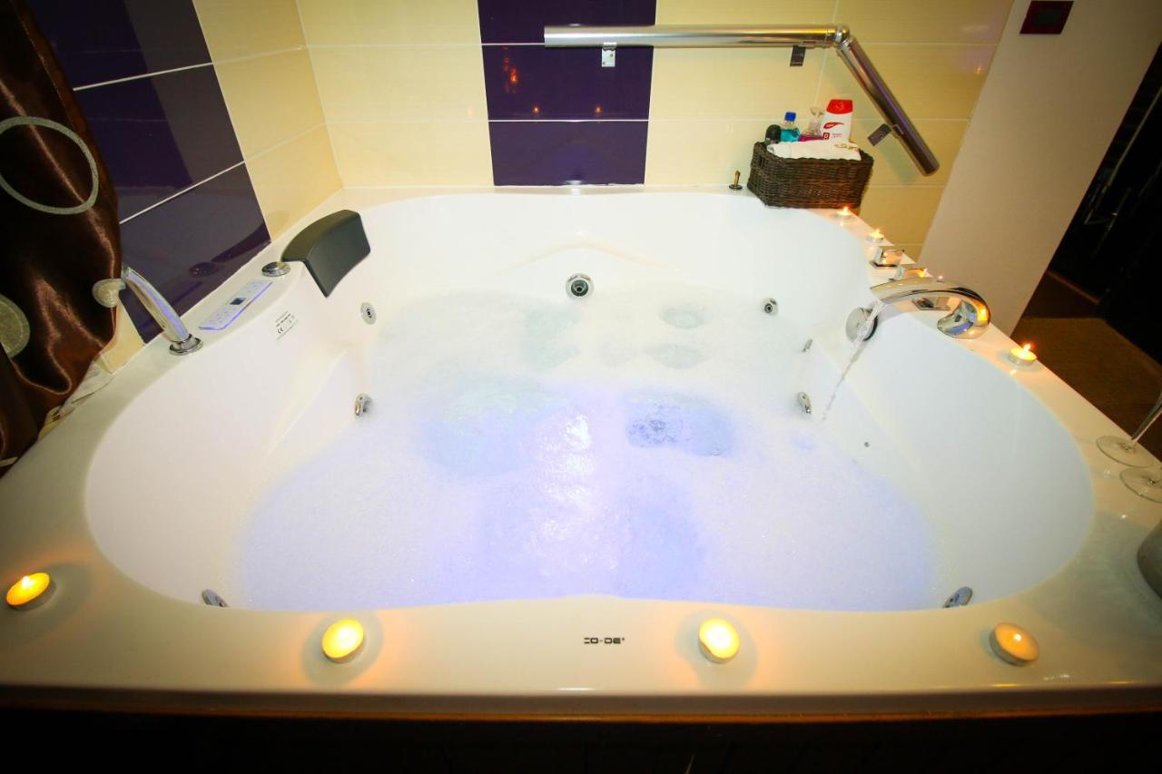 Karma Luxury Room Boekarest Buitenkant foto