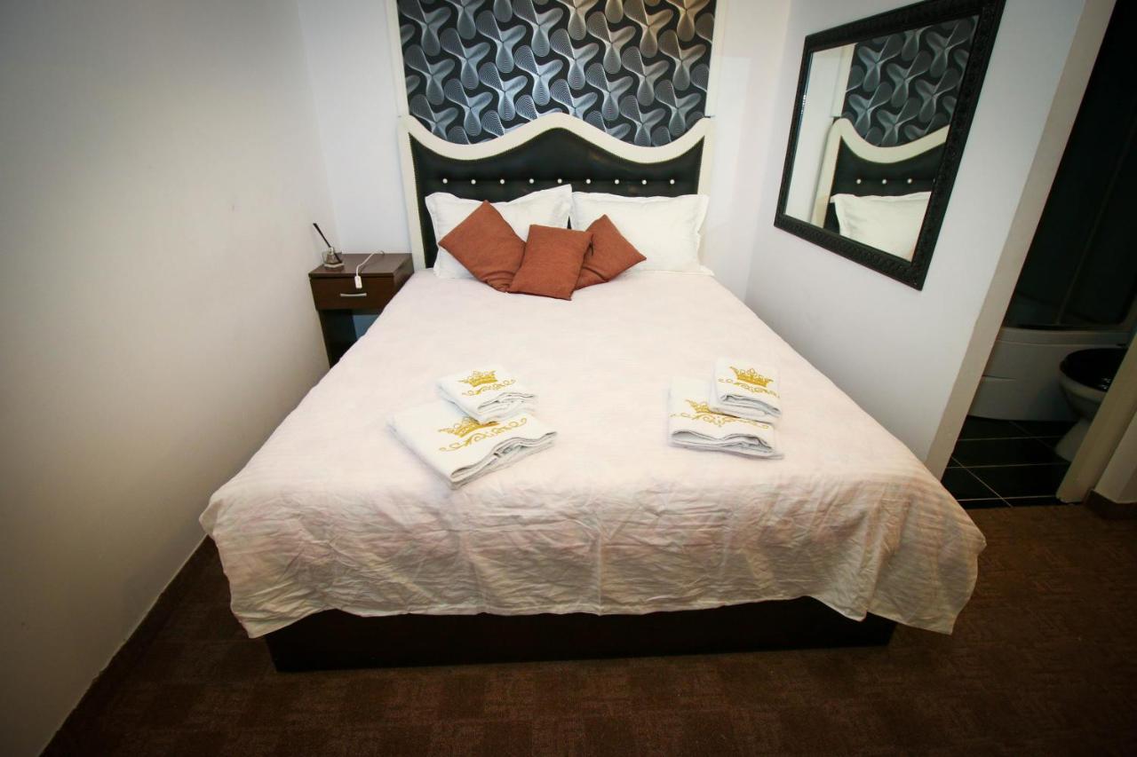 Karma Luxury Room Boekarest Buitenkant foto