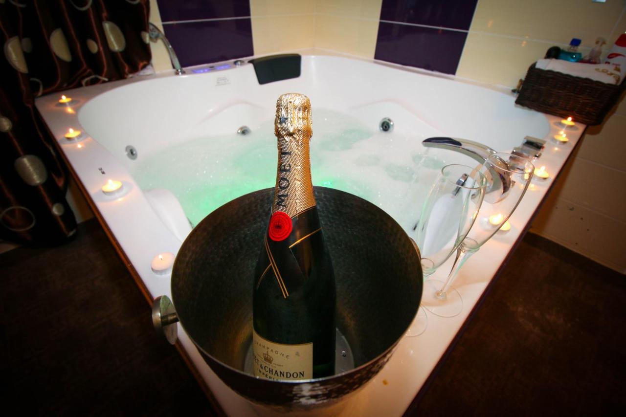 Karma Luxury Room Boekarest Buitenkant foto