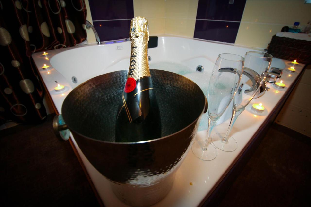 Karma Luxury Room Boekarest Buitenkant foto