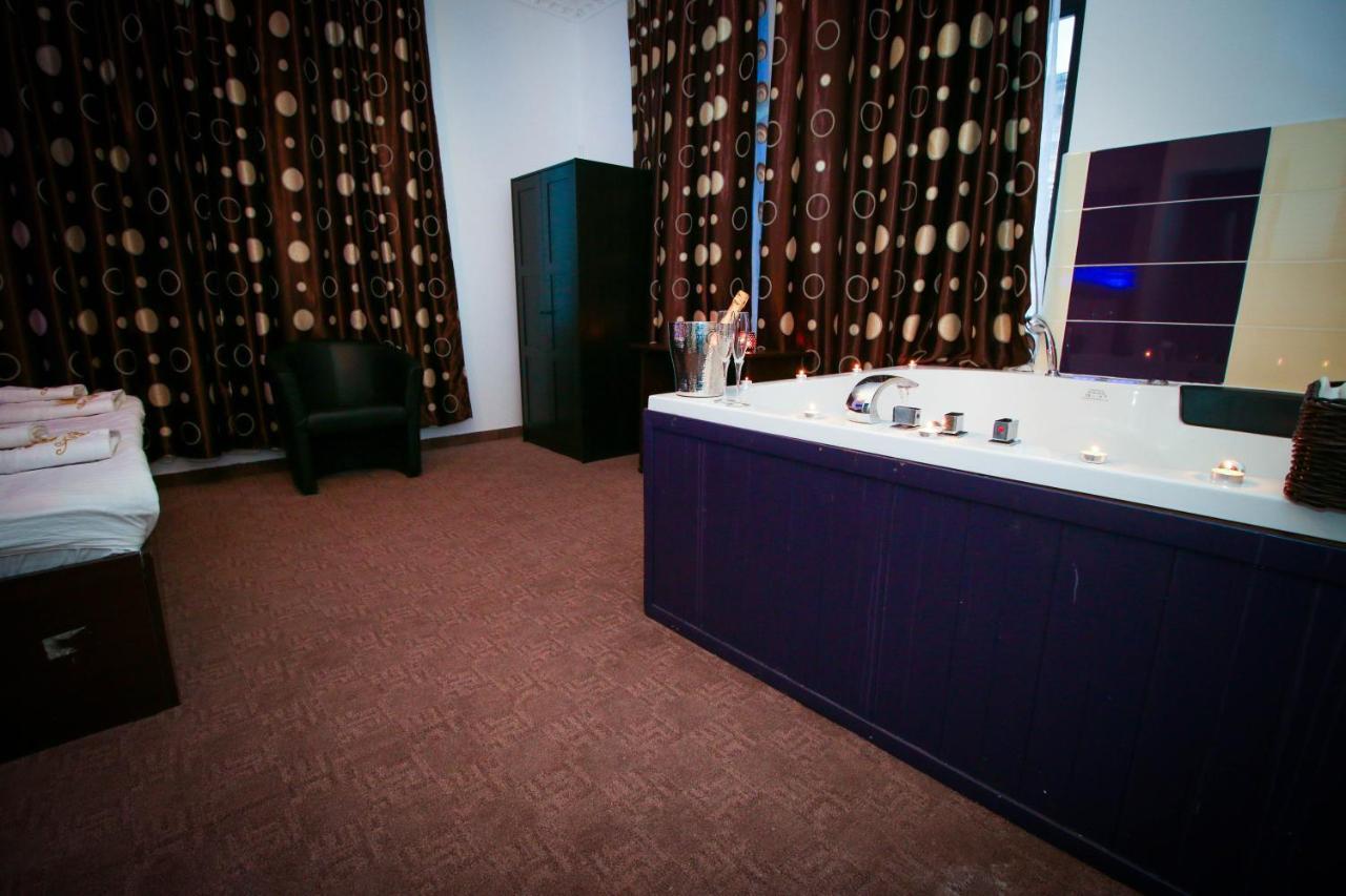 Karma Luxury Room Boekarest Buitenkant foto